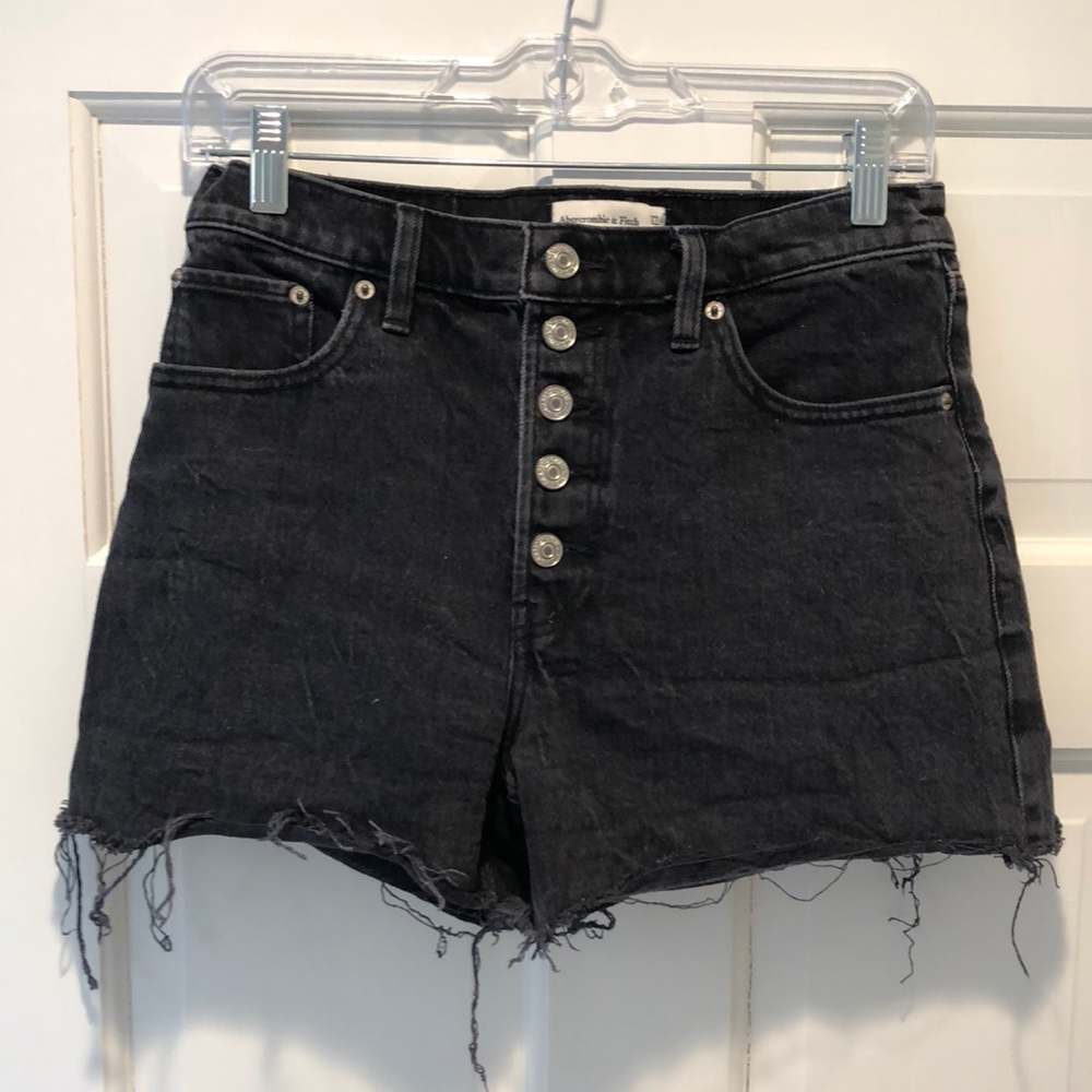 Abercrombie high rise 4” shorts